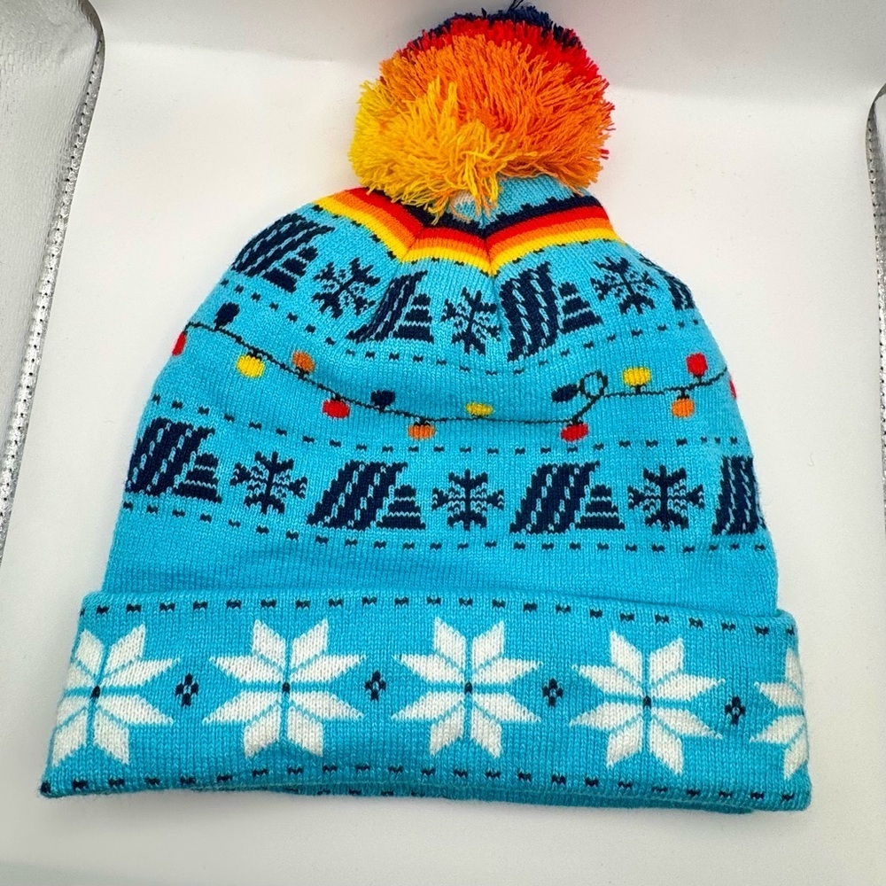 NWOT ALDI Gear Vibrant Blue Snowflake Pom-Pom Beanie - Picture 2 of 5